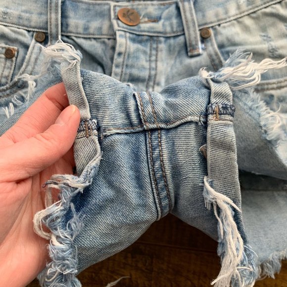 ONETEASPOON Medium Wash Distressed Raw Edge Hem Bandit Cut Off Shorts Size 26 - Picture 7 of 13